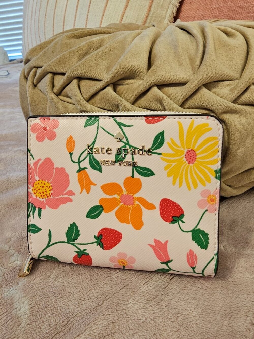 Kate Spade Strawberry Garden Small Slim Bifold Zip Wallet Floral Cream Pink